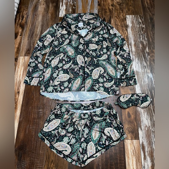 NWOT Plush Paisley Pajama Set with Eye Mask in Multi-Green - Picture 4 of 8